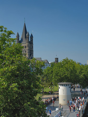 Foto Pegel Köln und die Spitze von St Martin
