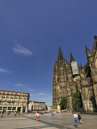 Kölner Dom mit Domhotel
