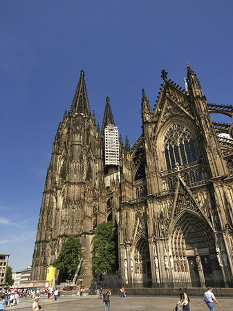 Kölner Dom mit Domhotel