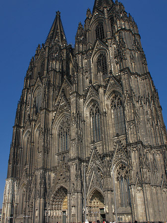 Fotos Touristen tummeln sich vor Kölner Dom