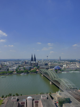 Foto Hohenzollernbrücke und Kölner Dom