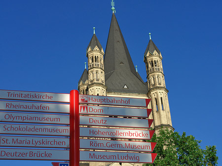 Fotos Schild vor Groß St.Martin | Köln