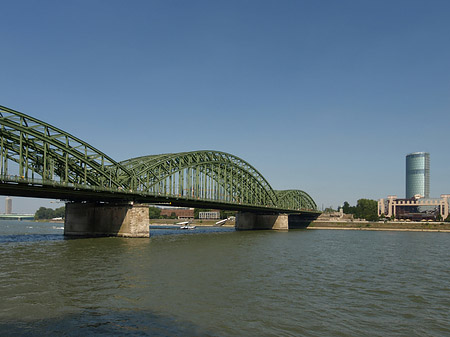 Hohenzollernbrücke reicht ans Kennedyufer