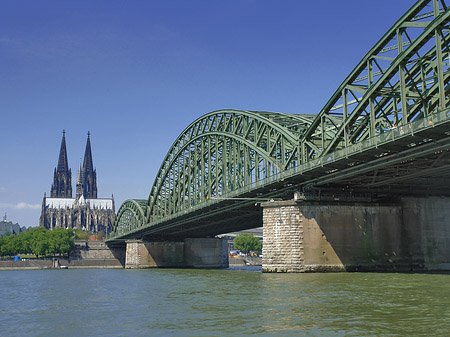 Hohenzollernbrücke am Kölner Dom Fotos