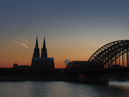 Fotos Kölner Dom hinter der Hohenzollernbrücke | Köln