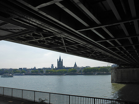 Foto unter der Hohenzollernbrücke