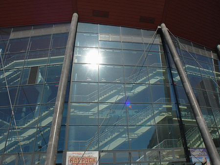 Foto Glasfassade der Kölnarena