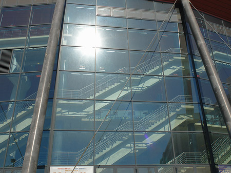 Glasfassade der Kölnarena Foto 