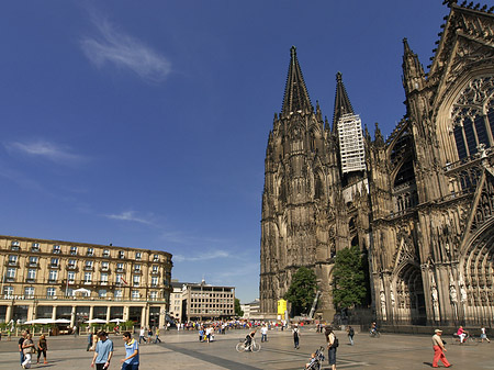 Kölner Dom mit Domhotel Fotos