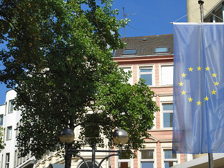 Foto Mittelstraße mit Europafahne - Köln