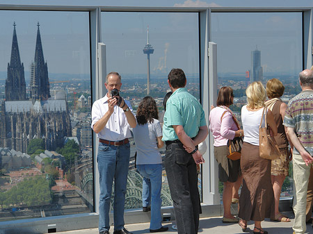 Fotos Besucher gucken auf den Kölner Dom | Köln